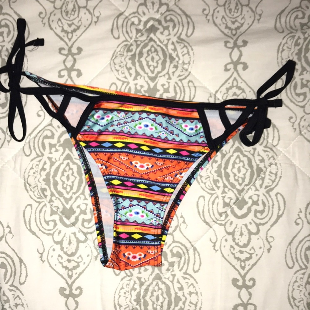 Bikini Set - Picture 4 of 5